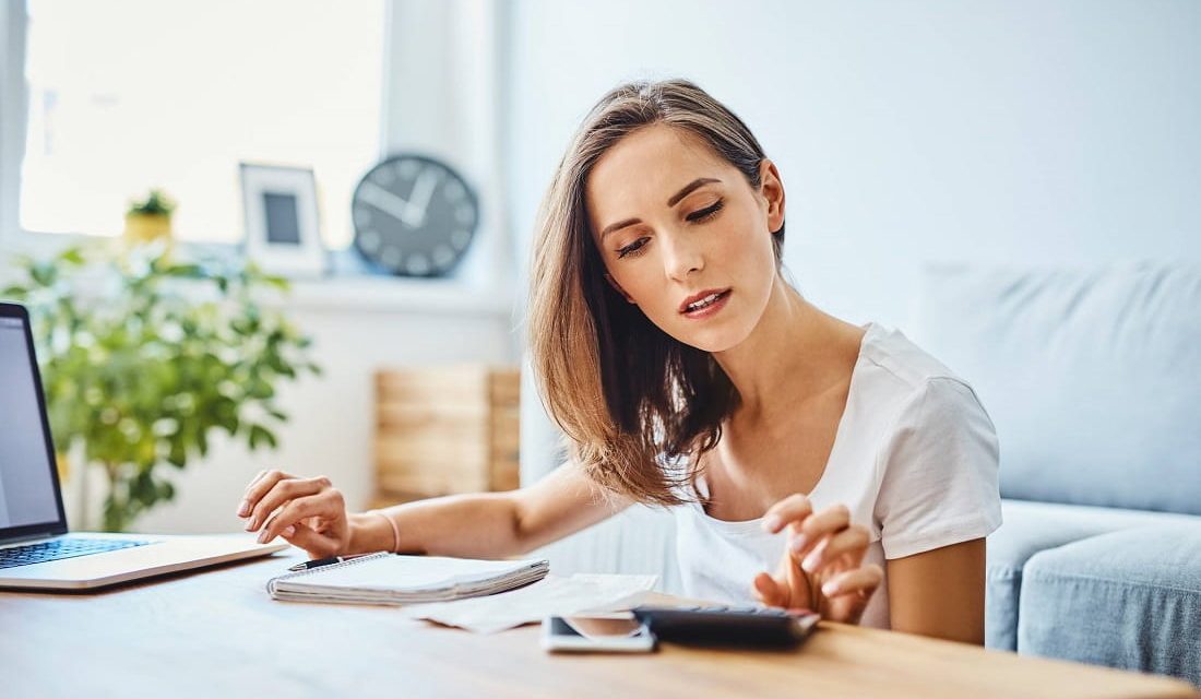 Comment s'en sortir financièrement ? Conseils & astuces pour réussir