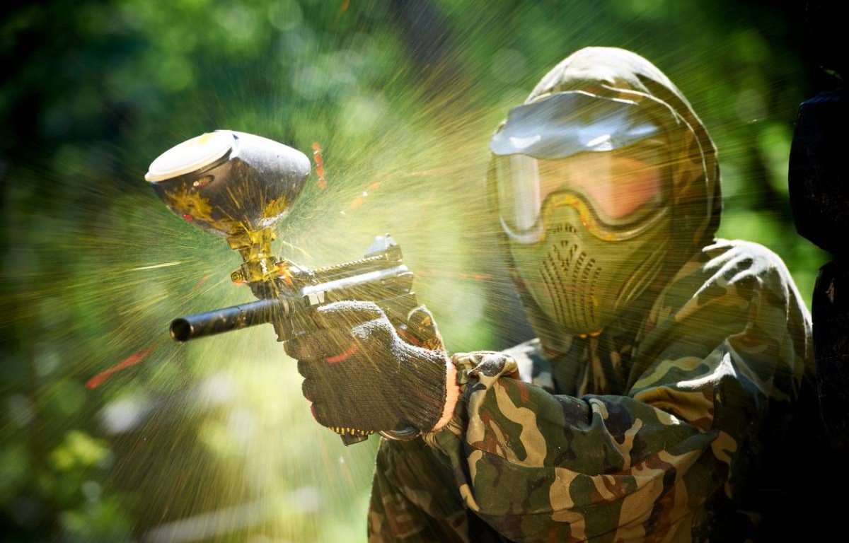 Paintball : les différents types de lanceurs à proposer à vos clients
