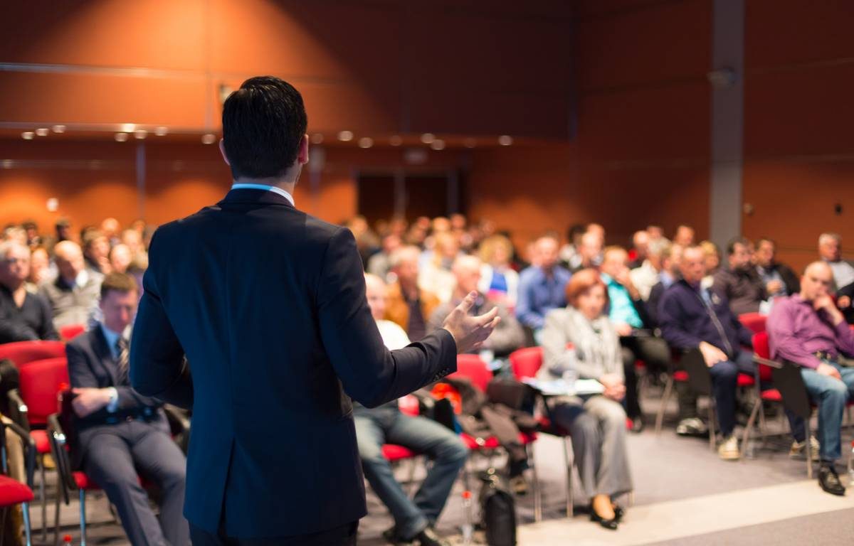 Comment apprendre à mieux parler en public dans le cadre professionnel ?