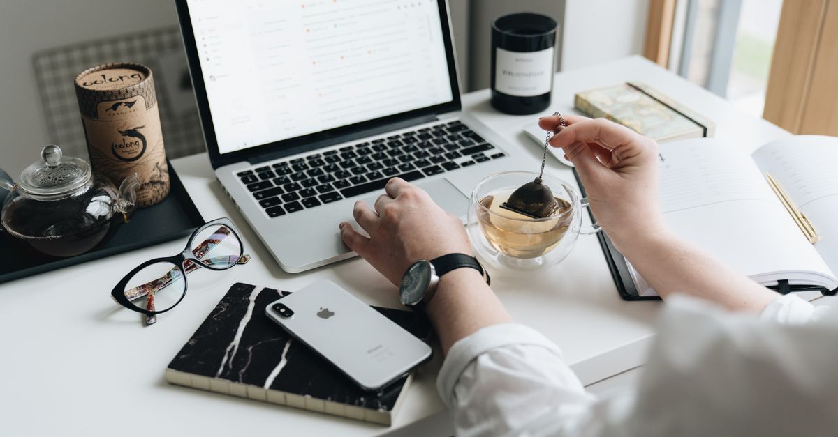 Schéma illustrant la conversion des abonnés d'une newsletter gratuite vers une offre payante